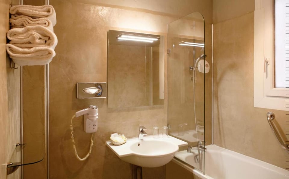 Hotel De La Motte Picquet Hotel in Paris