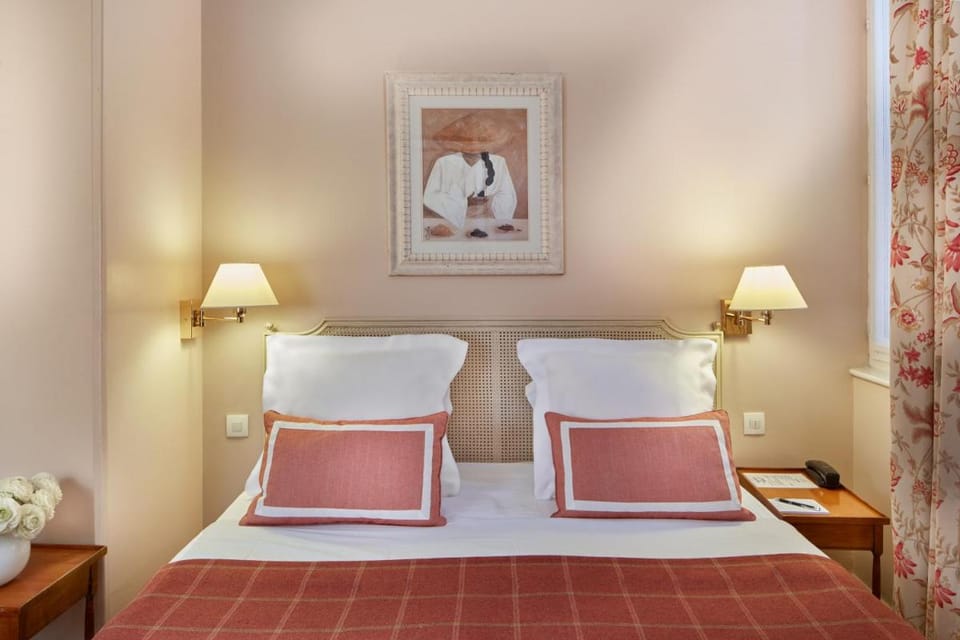 Relais Du Louvre Hotel in Paris