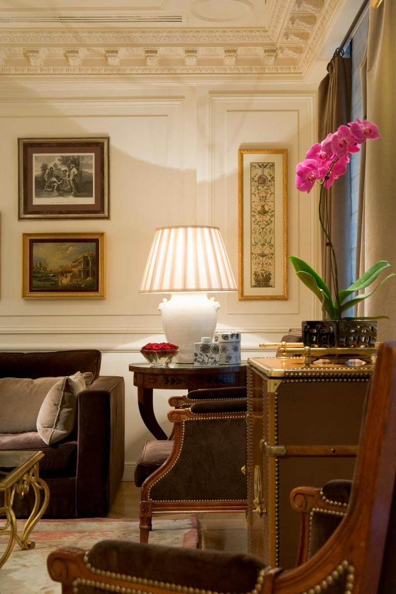 Francois 1er Hotel in Paris