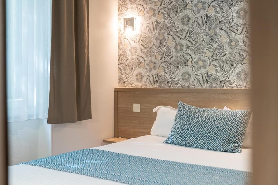 The Originals City, HÃ´tel Les OcÃ©anes, Lorient Hotel in Lorient