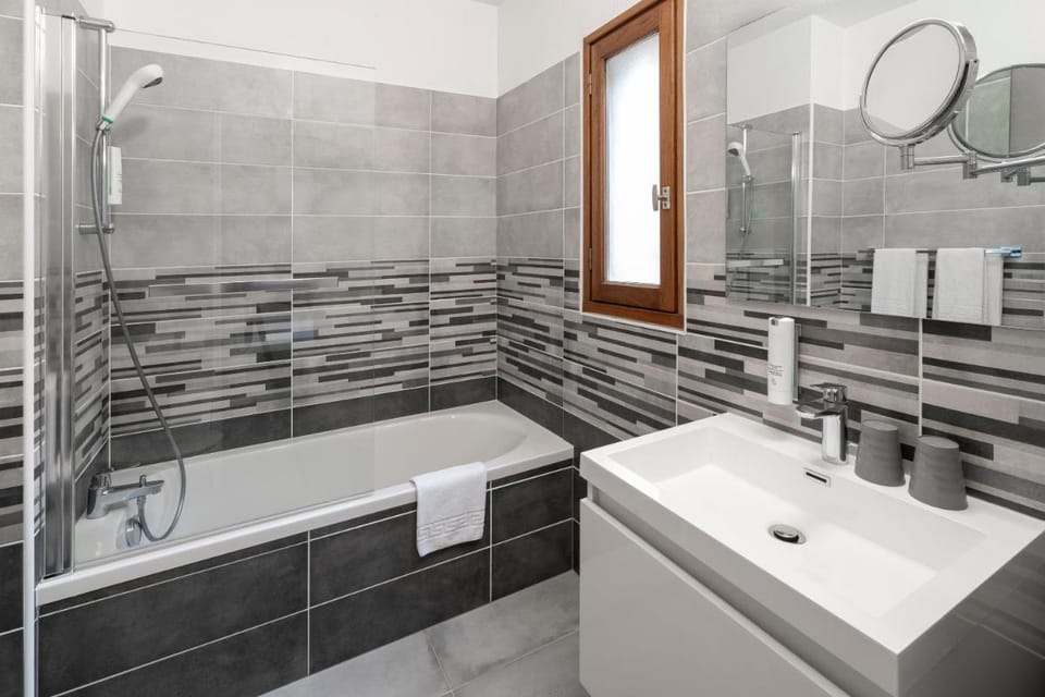 Sure Hotel by Best Western Saintes Hotel in Nouvelle-Aquitaine