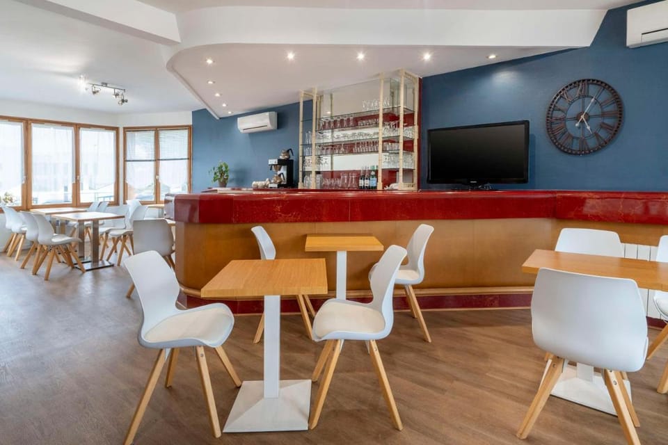 Sure Hotel by Best Western Saintes Hotel in Nouvelle-Aquitaine