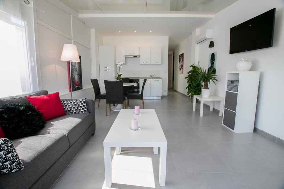 Le Grand Large Bord de Mer Hotel & Appartements Hotel in Palavas-les-Flots