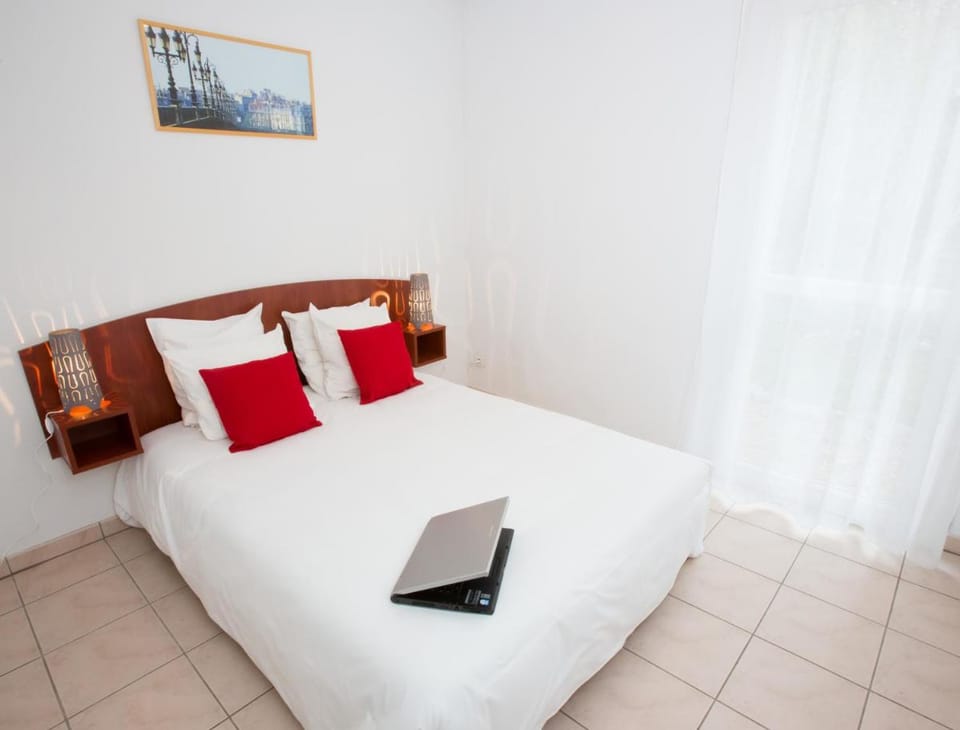 All Suites Appart HÃ´tel - Bordeaux - MÃ©rignac AÃ©roport Apartment hotel in Mérignac