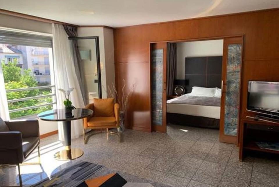 Goldstar Suites Hotel in Nice