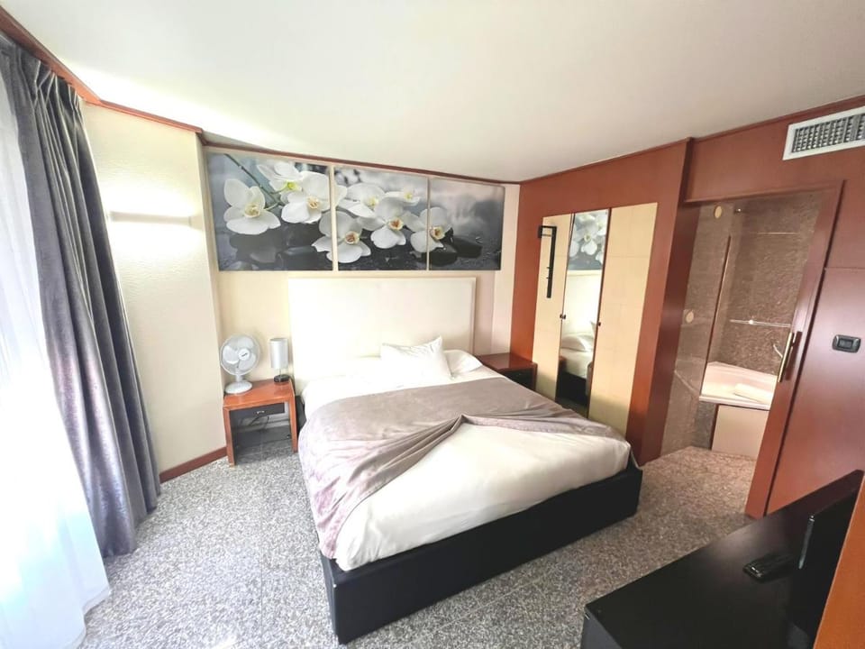 Goldstar Suites Hotel in Nice