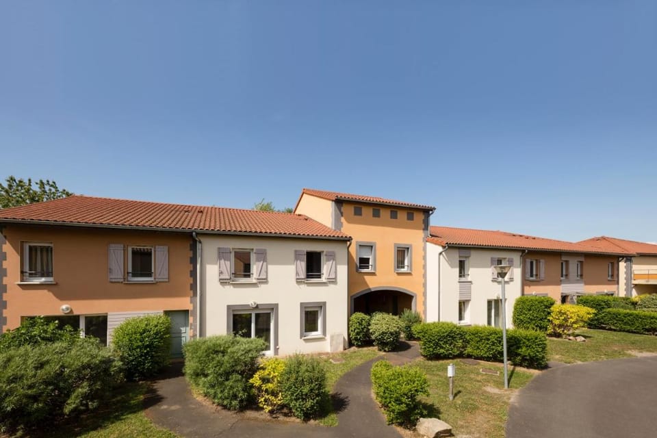 Garden & City Clermont-Ferrand - Gerzat Apartment hotel in Auvergne-Rhône-Alpes