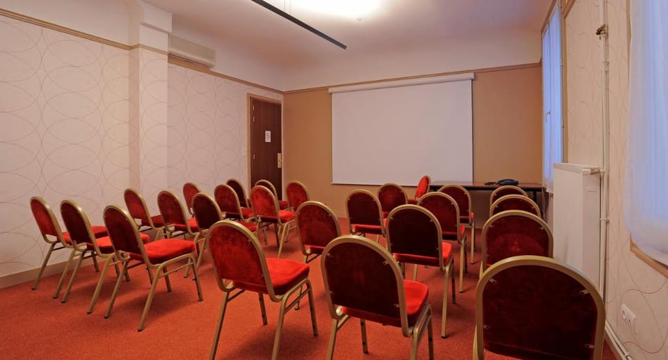 Le Grand Hotel Hotel in Tours