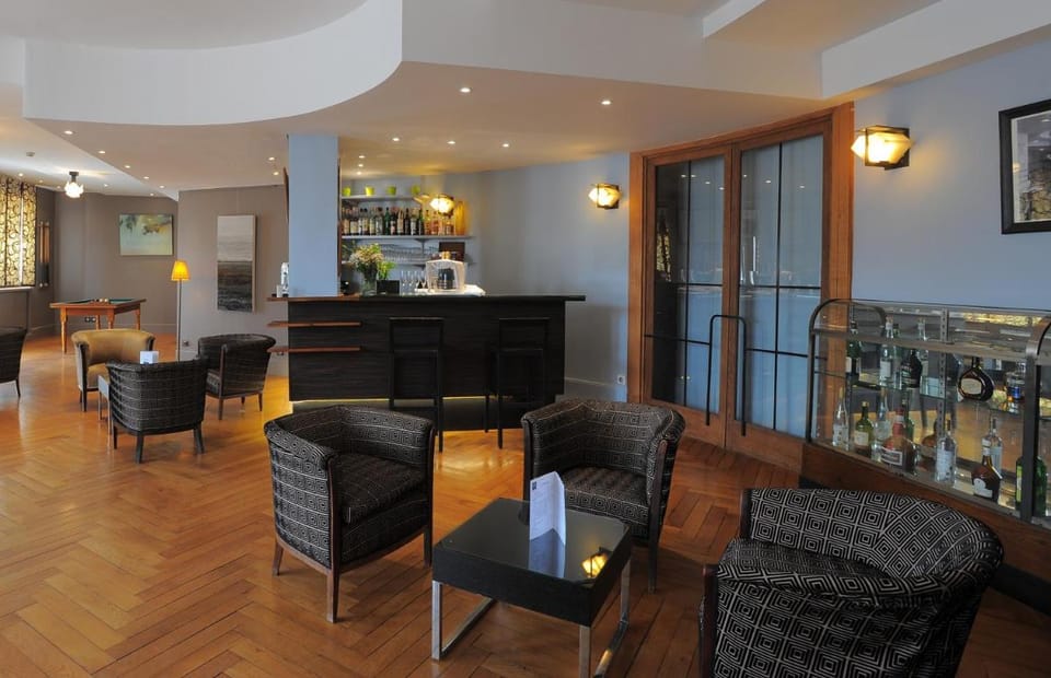 Le Grand Hotel Hotel in Tours