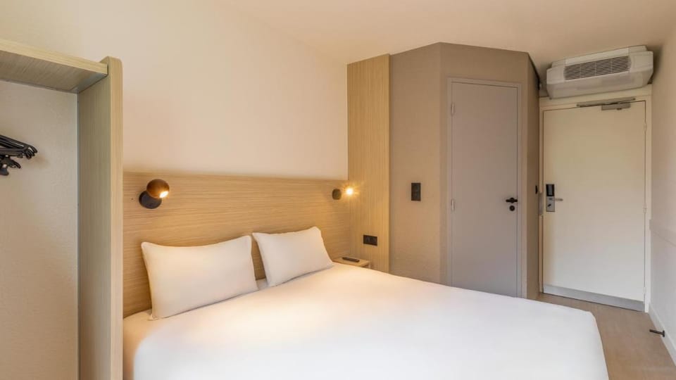 Premiere Classe Marne La Vallee - Saint Thibault Des Vignes Hotel in Île-de-France