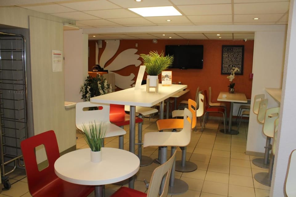 Premiere Classe Saint Quentin En Yvelines - Elancourt Hotel in Île-de-France