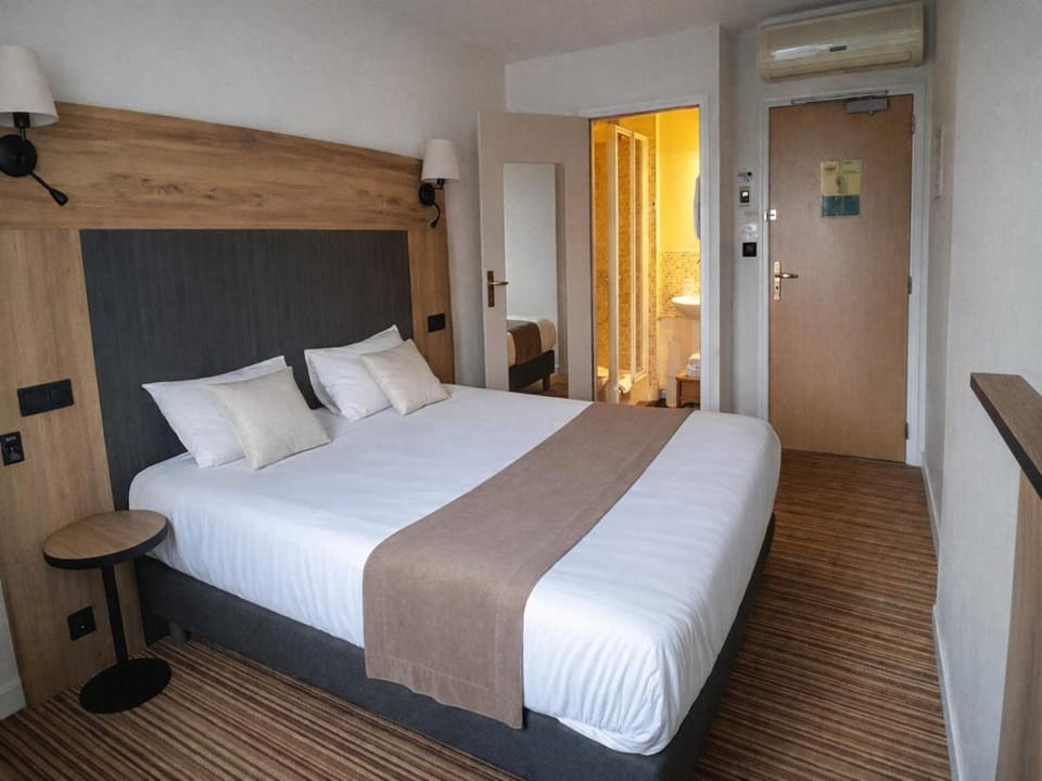 The Originals City, HÃ´tel NapolÃ©on, La Roche-sur-Yon Hotel in Pays de la Loire