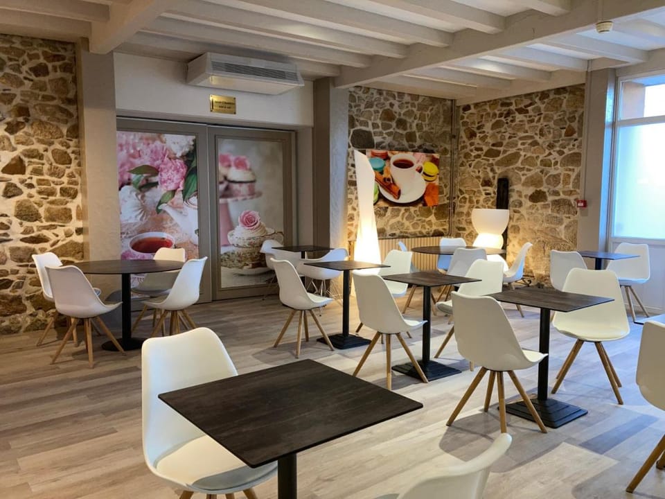 The Originals City, HÃ´tel Le Boeuf Rouge, Saint-Junien Hotel in Nouvelle-Aquitaine