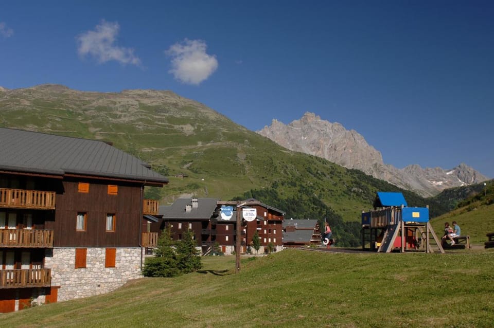 Résidence Odalys Le Hameau du Mottaret Campground/ 
RV Resort in Les Allues