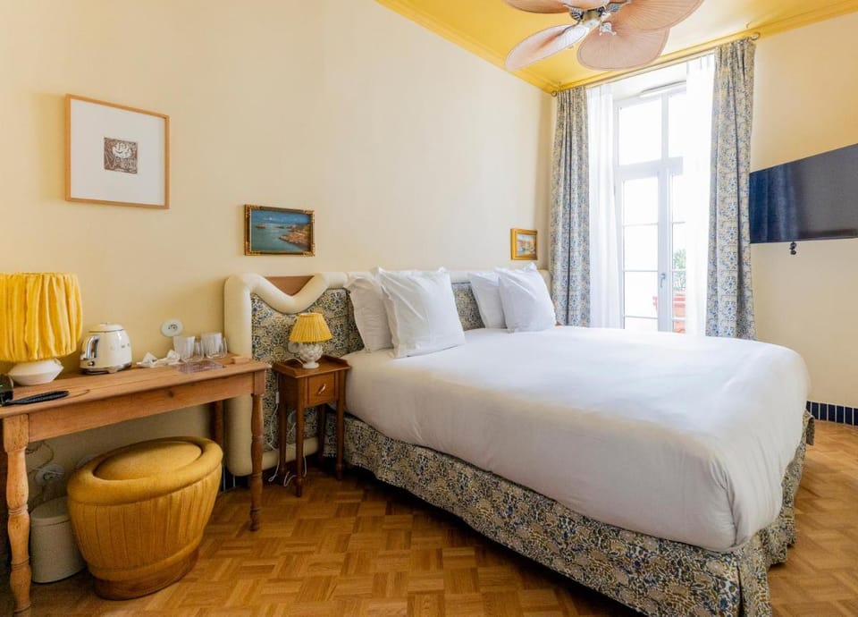 Hôtel Amista Marseille - ancien Hôtel Saint Louis - Vieux Port Hotel in Marseille