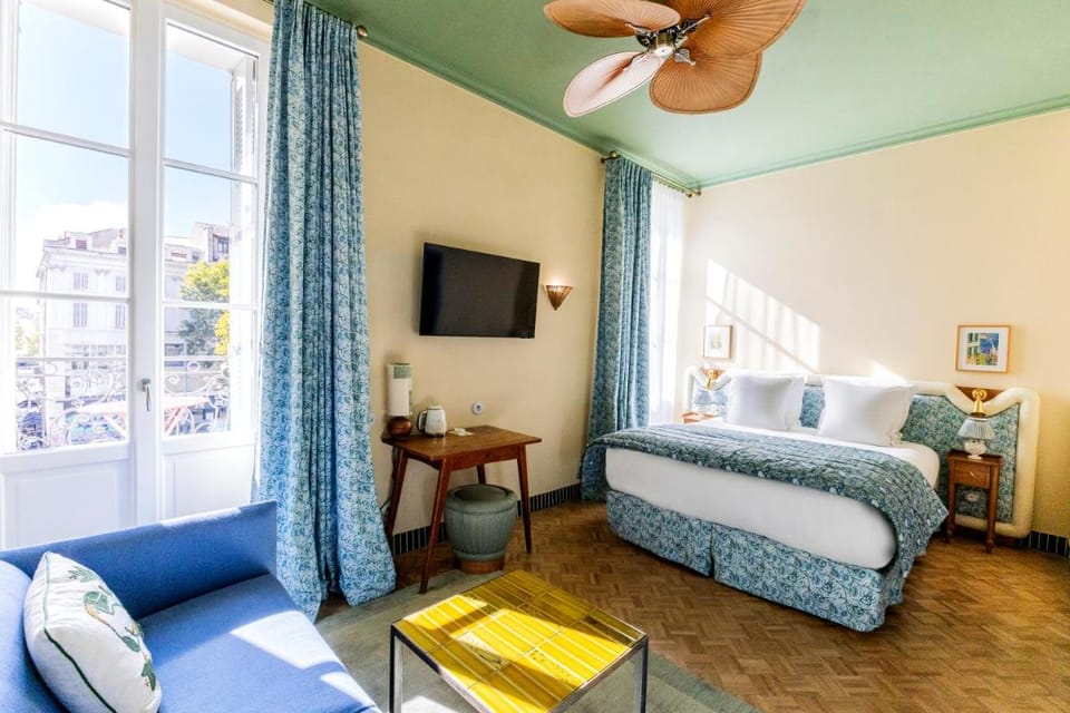 Hôtel Amista Marseille - ancien Hôtel Saint Louis - Vieux Port Hotel in Marseille