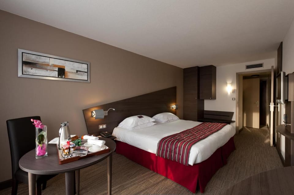 Mercure Vannes Le Port Hotel in Séné