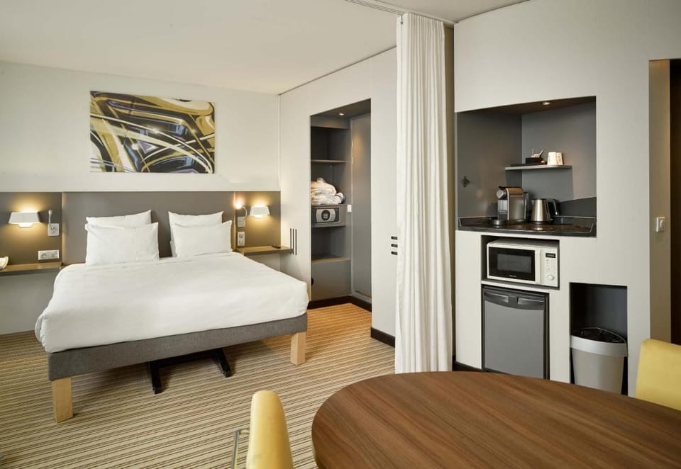 B&B HOME VÃ©lizy Hotel in Île-de-France