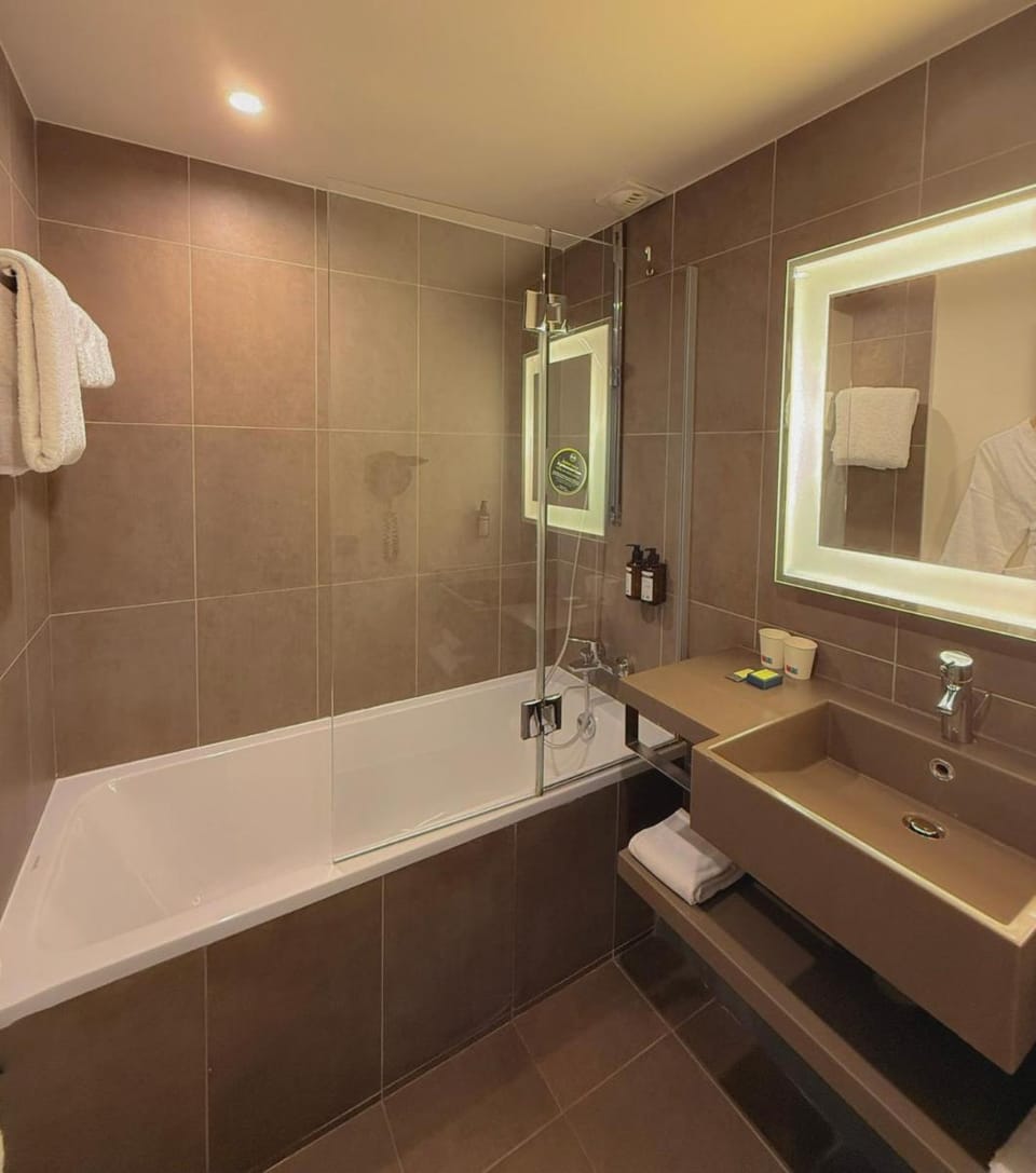 B&B HOTEL Cergy Port 4 étoiles Hotel in Cergy