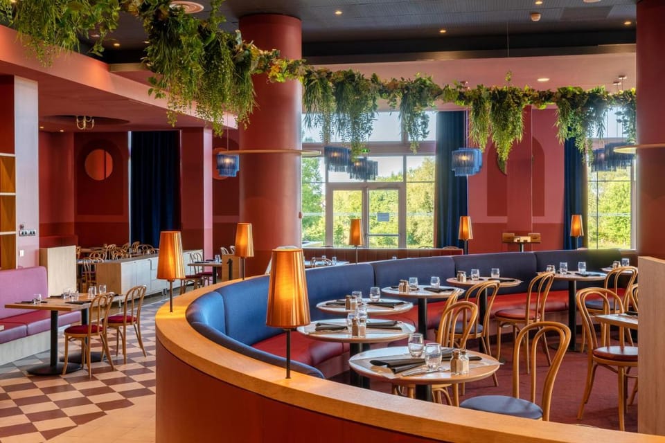 Grand Magic Hotel Hotel in Magny-le-Hongre