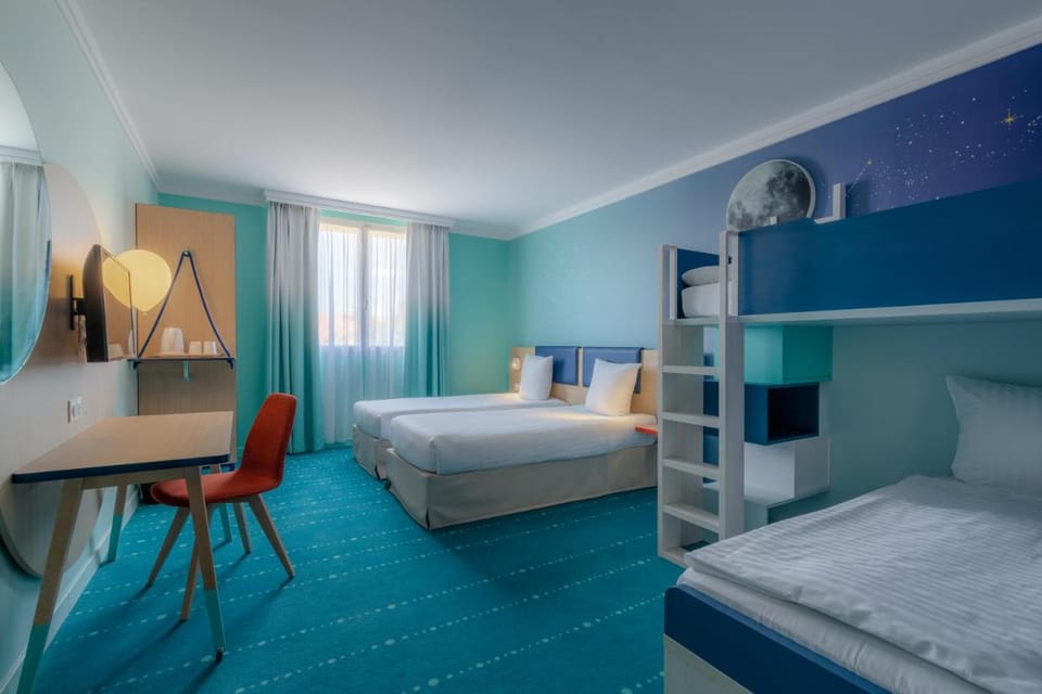 Grand Magic Hotel Hotel in Magny-le-Hongre
