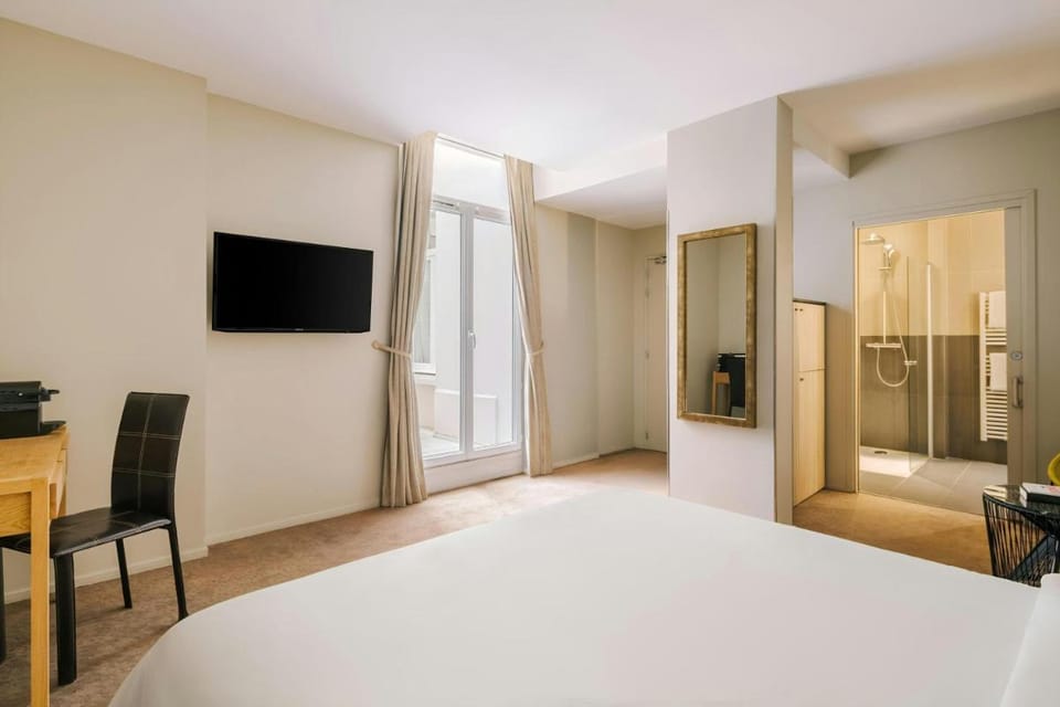 Le Frochot Hotel Pigalle Apartment in Paris