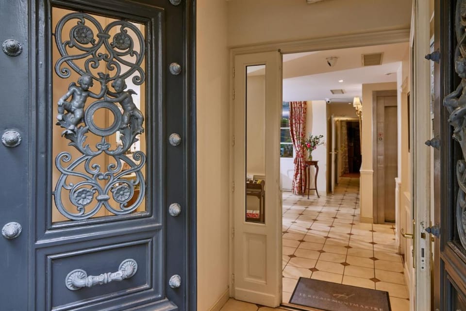 Le Relais Montmartre Hotel in Paris