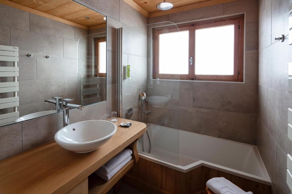 Chalet-Hôtel Neige et Roc, The Originals Relais Hotel in Samoëns