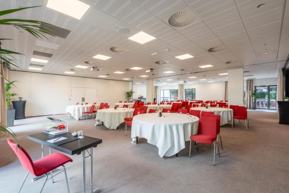 DoubleTree by Hilton Paris Boulogne Hotel in Paris