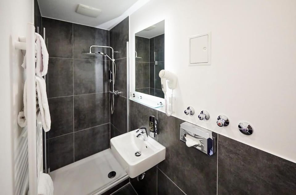 SMARTY Cologne Dom Hotel - Boardinghouse - KONTAKTLOSER SELF CHECK-IN Hotel in Cologne