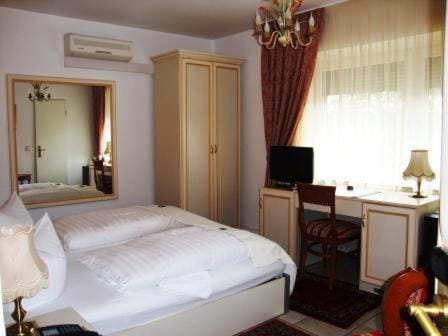 Haus Mooren, Hotel Garni Hotel in Neuss