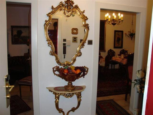 Haus Mooren, Hotel Garni Hotel in Neuss