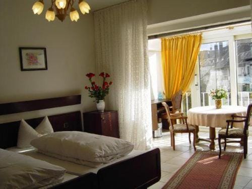 Haus Mooren, Hotel Garni Hotel in Neuss