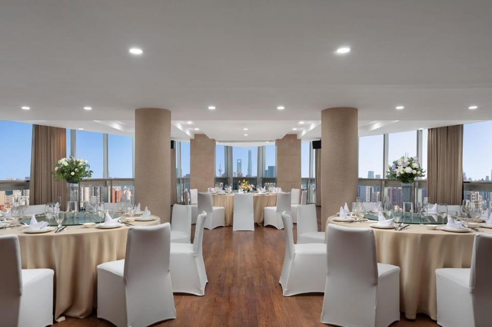 Holiday Inn Shanghai Jingan By IHG Hotel in Shanghai