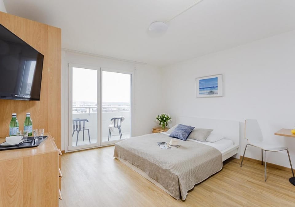 Swiss Star Tower - Self Check-In Apartment in Zurich City