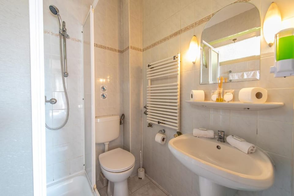 Korona Panzio Budapest Bed and Breakfast in Budapest