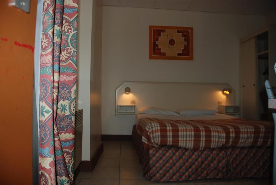 Residence de La Tour Hotel in Malakoff