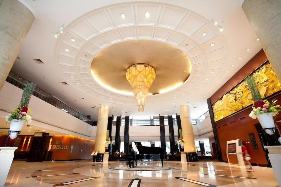 Dong Fang Hotel Guangzhou Hotel in Guangzhou