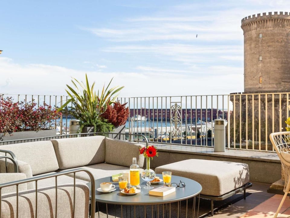 Mercure Napoli Angioino Centro Hotel in Naples