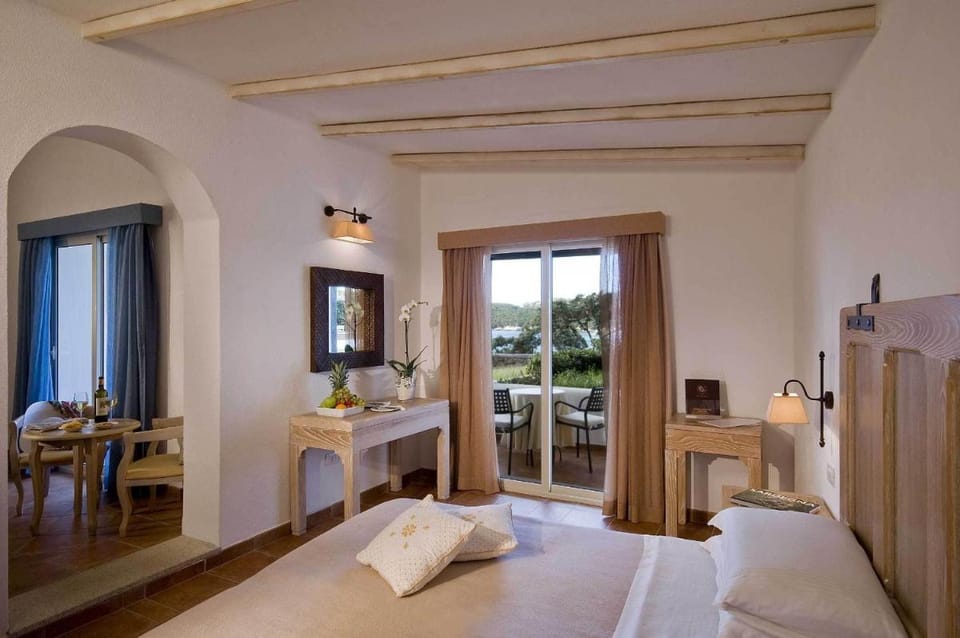Colonna Grand Hotel Capo Testa Hotel in Sardinia