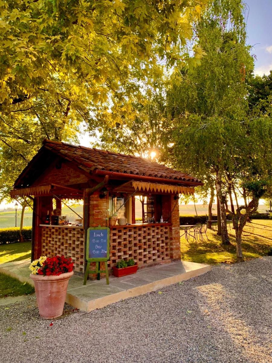 Relais Castello di Razzano Hotel in Piedmont