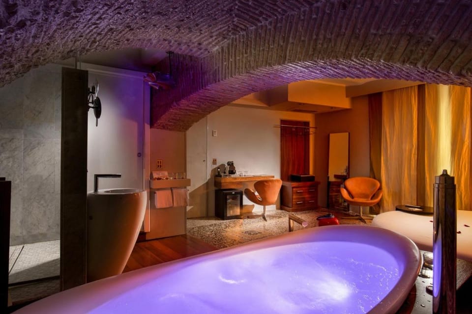 SuiteSistina for Brave Lovers Bed and Breakfast in Rome