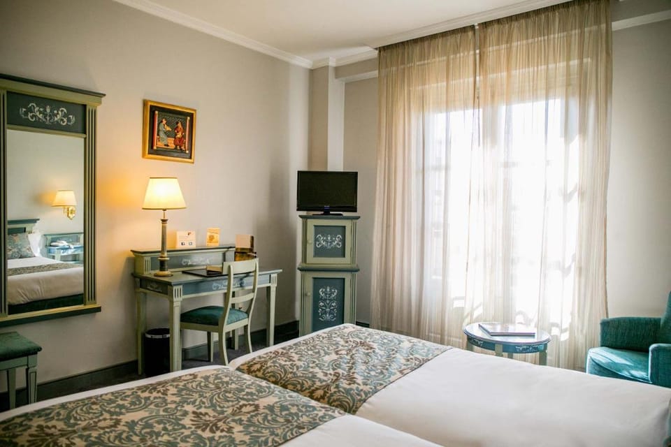 Palacio de los Velada Hotel in Ávila‎