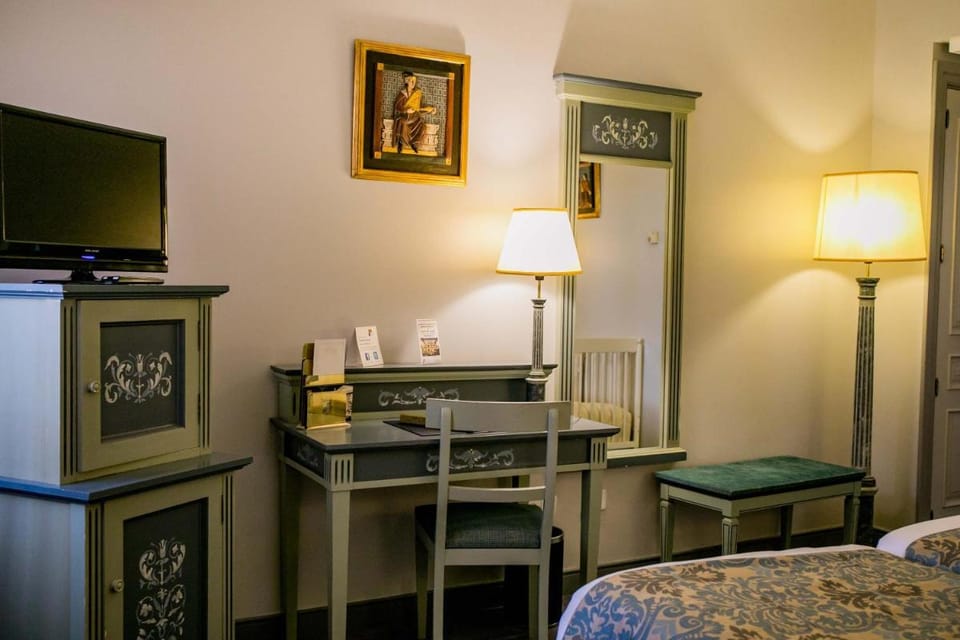 Palacio de los Velada Hotel in Ávila‎