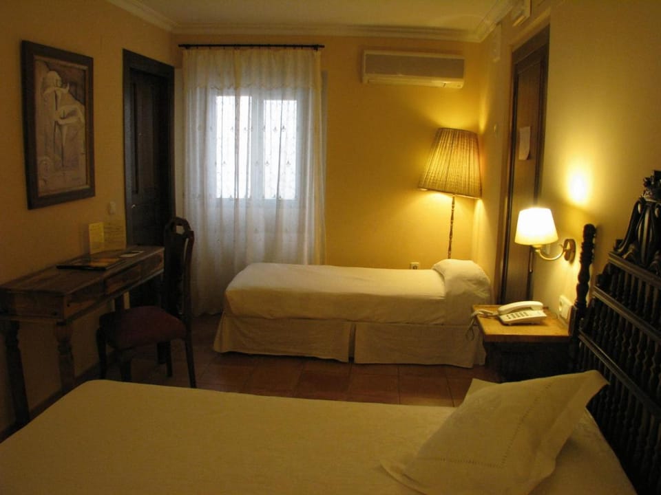 Hotel Don Carlos Cáceres Hotel in Cáceres‎