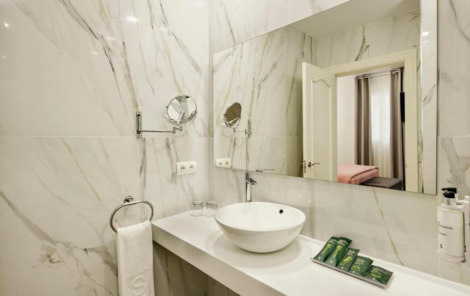 Sercotel Las Casas de los Mercaderes Hotel in Seville