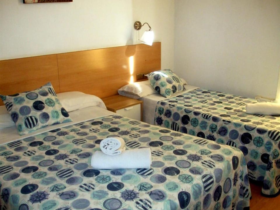 Hostal Felipe 2 Bed and Breakfast in Barcelona