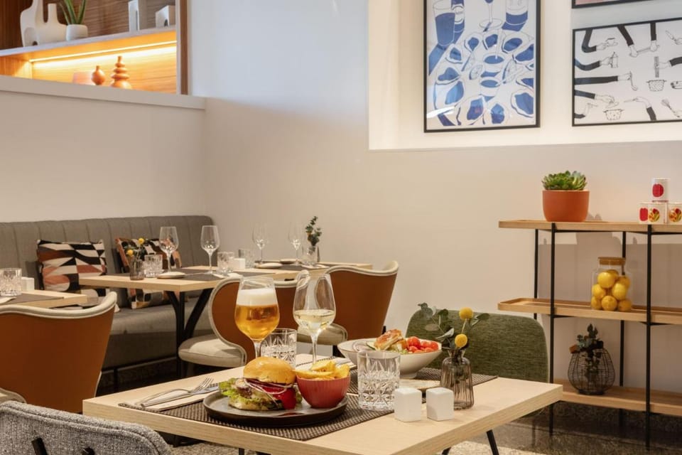 Hotel Santiago Plaza Affiliated by Meliá Hotel in Santiago de Compostela