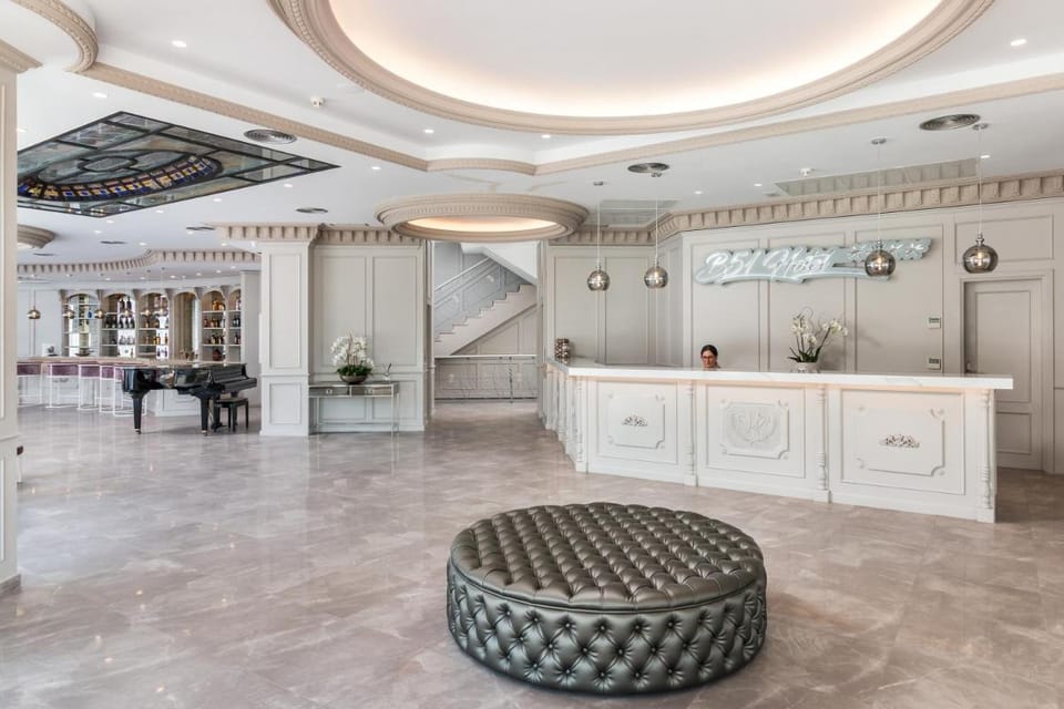 Park Plaza Suites Apartamentos Apartment hotel in Marbella