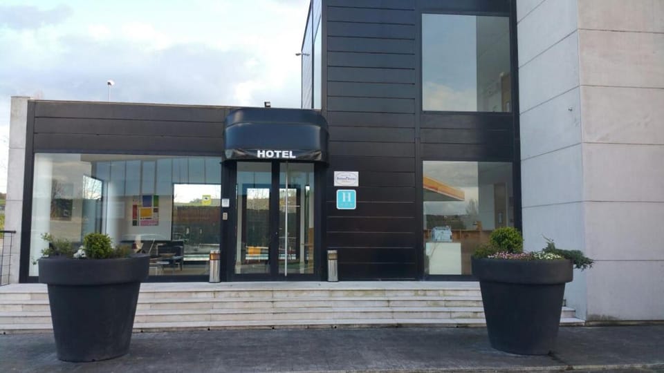 Puerta de Santillana Hotel in Western coast of Cantabria